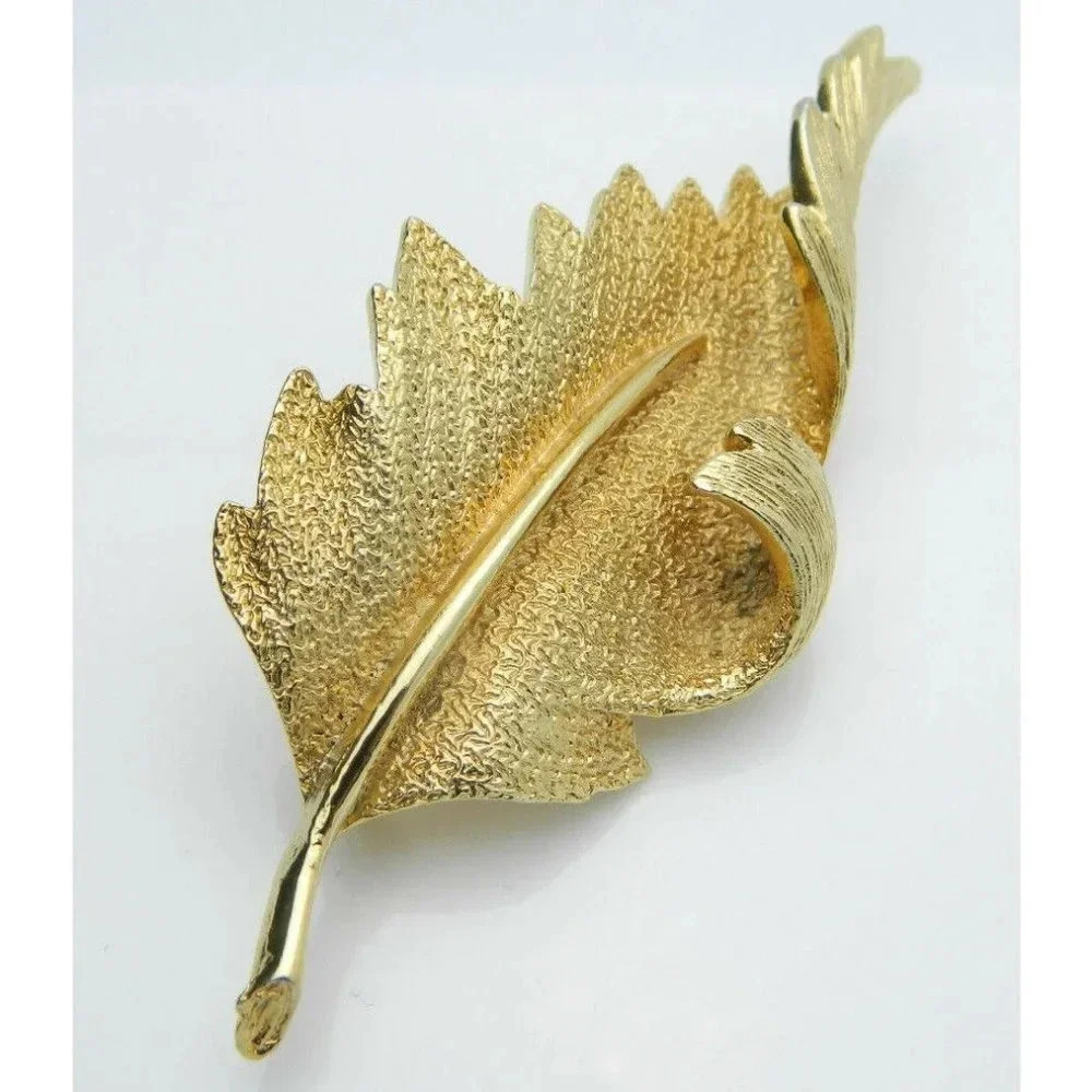 CORO Pegasus Gold Tone Leaf Pin Brooch Vintage